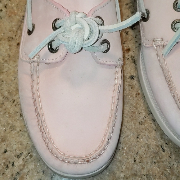 EUC L.L. Bean Pale Pink Leather Boat Shoes 7.5 - Picture 2 of 11